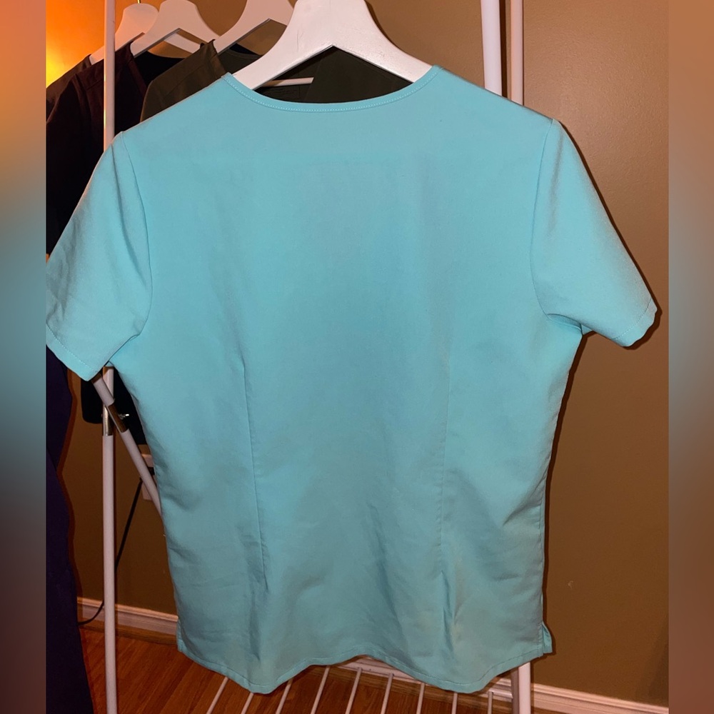 Figs Women’s Turquoise Scrub Top - Picture 2 of 3